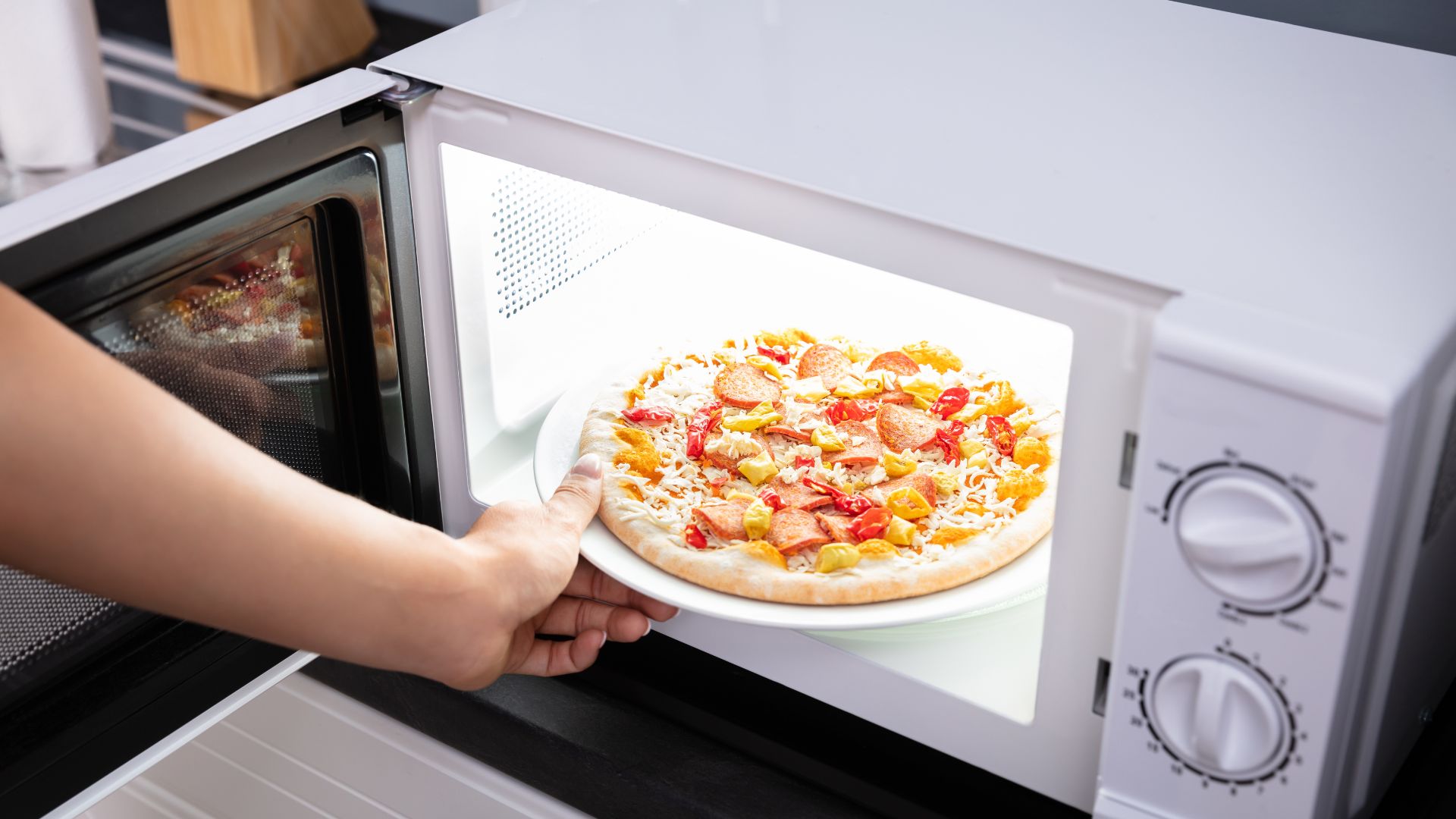 How To Cook Pizza In Microwave